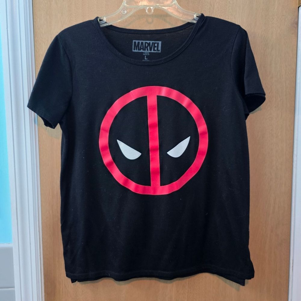 Deadpool Marvel Black Red Graphic Short Sleeve Tee Women Large